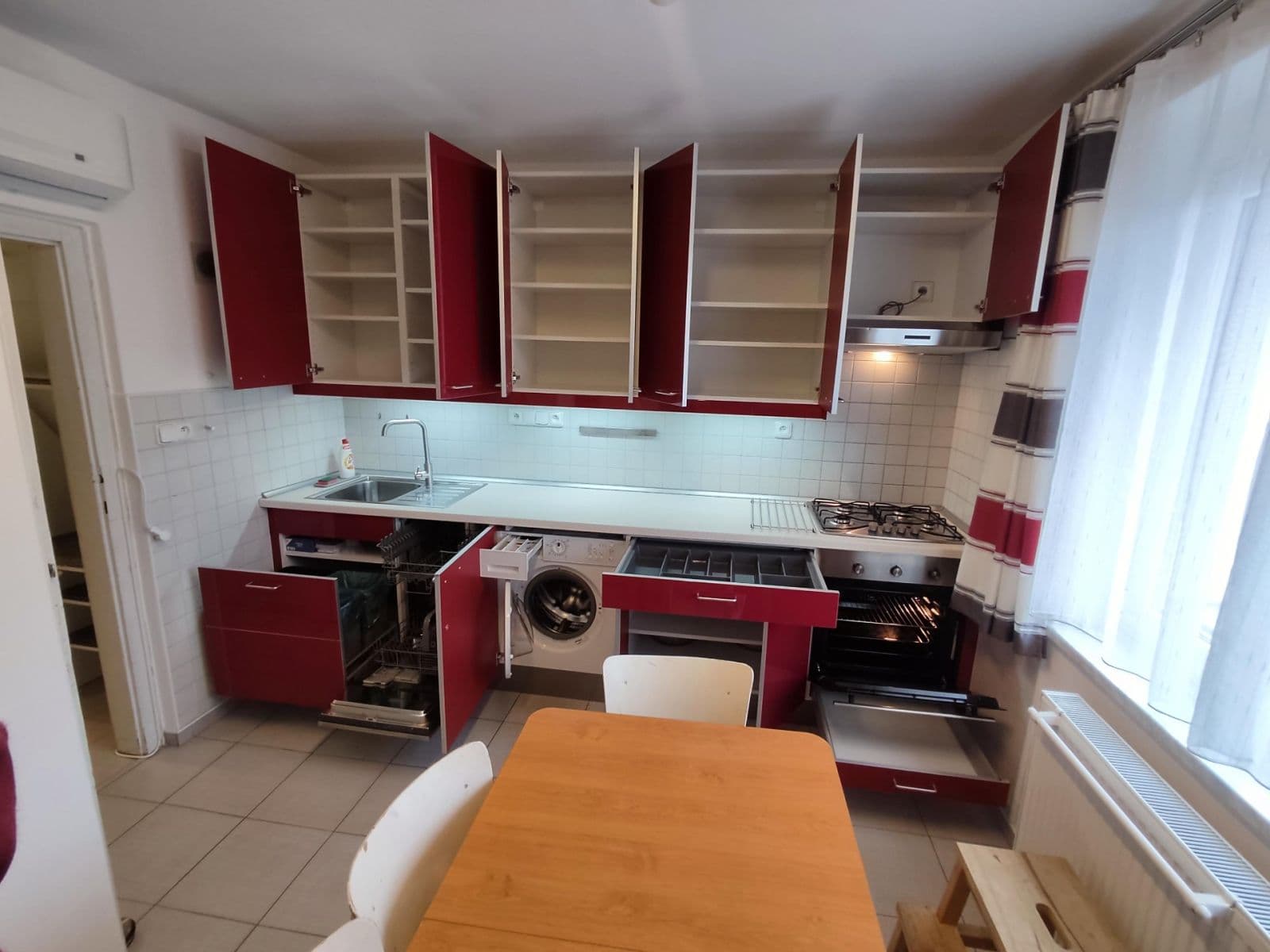 Prenájom bytu 2-izbový 50 m², U První Baterie, Praha, Praha Prenájom bytu 2-izbový 50 m², U První Baterie, Praha, Praha