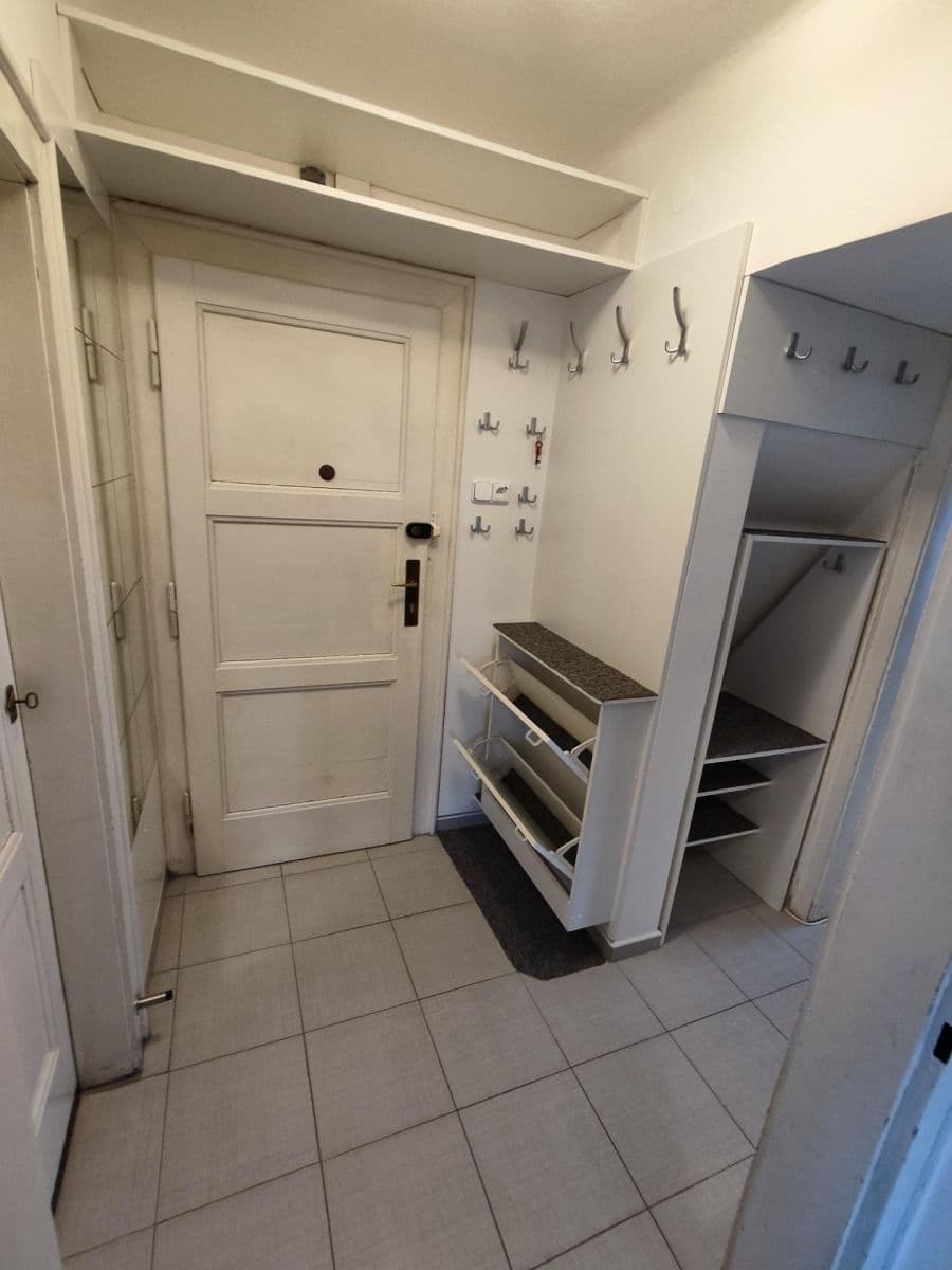 Prenájom bytu 2-izbový 50 m², U První Baterie, Praha, Praha Prenájom bytu 2-izbový 50 m², U První Baterie, Praha, Praha