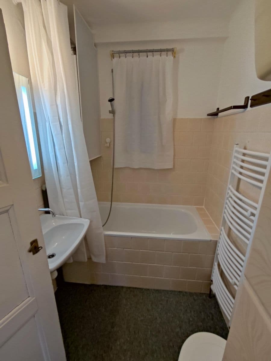 Prenájom bytu 2-izbový 50 m², U První Baterie, Praha, Praha Prenájom bytu 2-izbový 50 m², U První Baterie, Praha, Praha