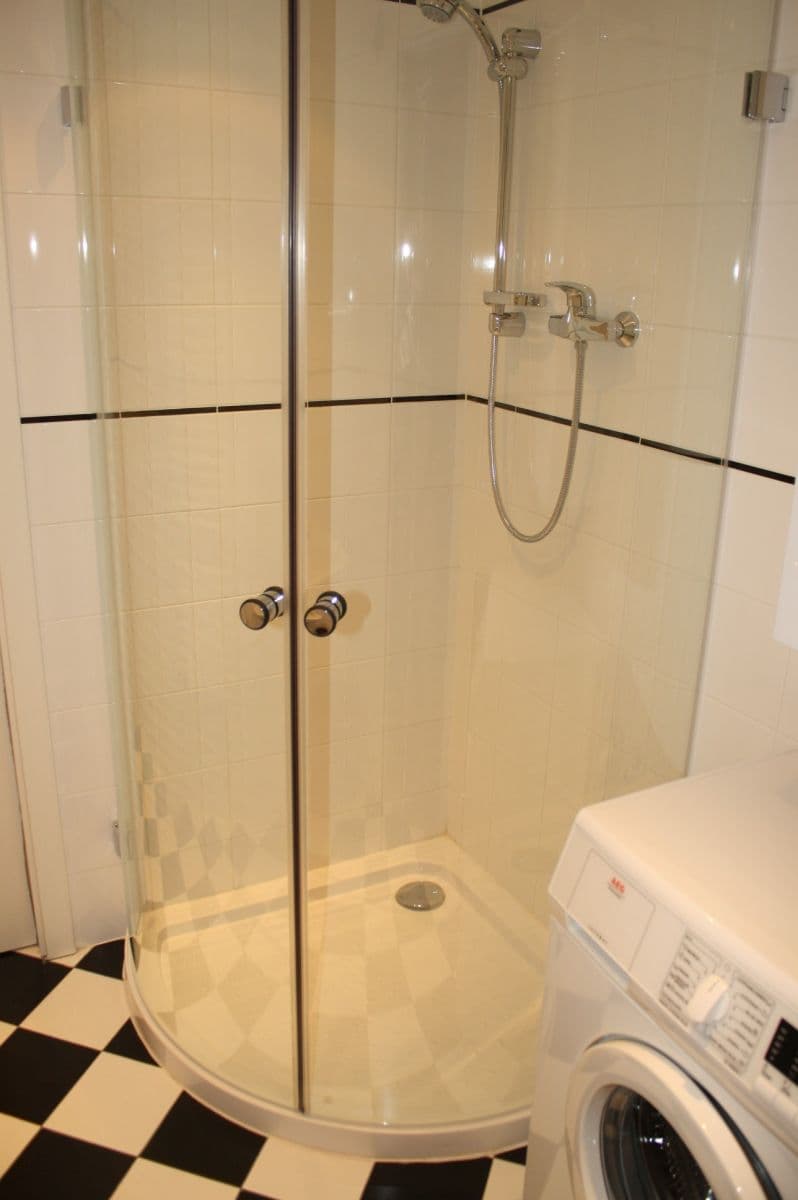 Prenájom bytu 2-izbový 35 m², Jugoslávských partyzánů, Praha, Praha Prenájom bytu 2-izbový 35 m², Jugoslávských partyzánů, Praha, Praha