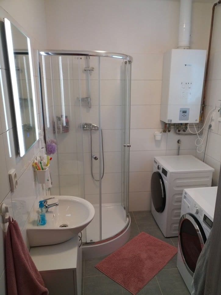 Prenájom bytu 3-izbový 63 m², Gymnazijní, Jindřichův Hradec, Jihočeský kraj Prenájom bytu 3-izbový 63 m², Gymnazijní, Jindřichův Hradec, Jihočeský kraj