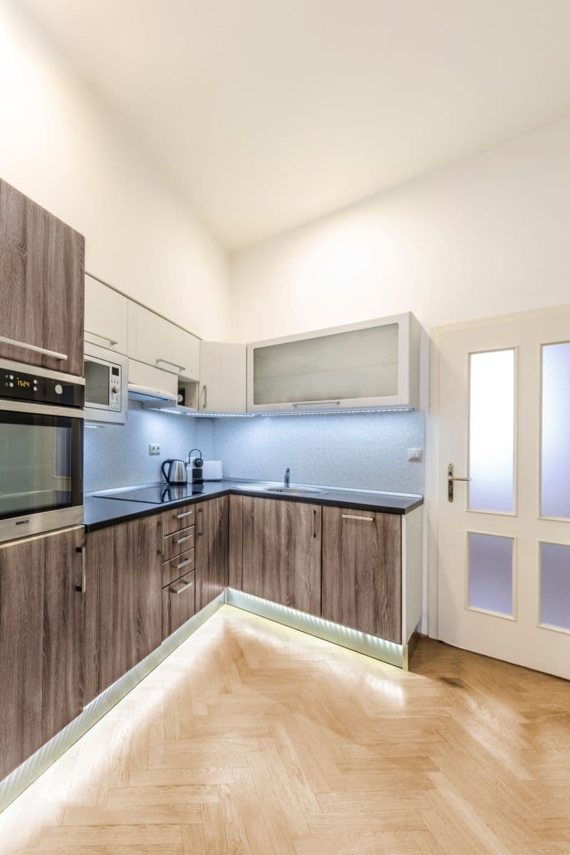 Prenájom bytu 1-izbový 43 m², Vyšehradská, Praha, Praha Prenájom bytu 1-izbový 43 m², Vyšehradská, Praha, Praha
