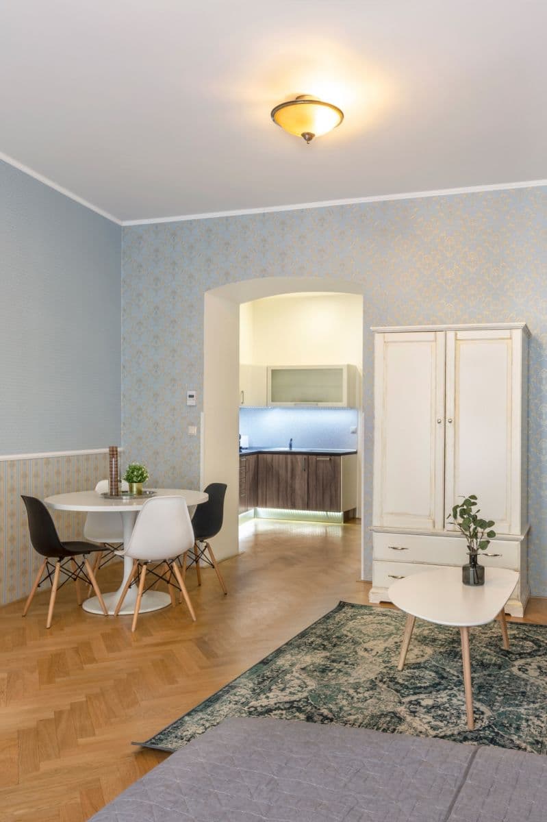 Prenájom bytu 1-izbový 43 m², Vyšehradská, Praha, Praha Prenájom bytu 1-izbový 43 m², Vyšehradská, Praha, Praha