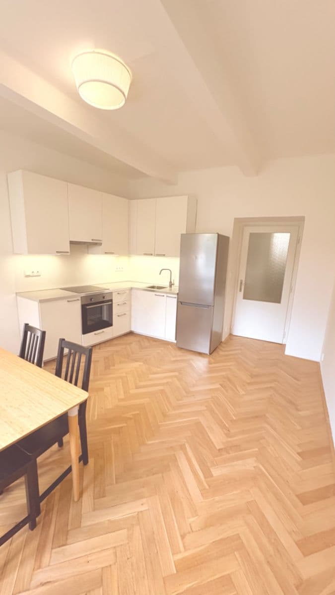 Prenájom bytu 2-izbový 40 m², Na Vrstvách, Praha, Praha Prenájom bytu 2-izbový 40 m², Na Vrstvách, Praha, Praha