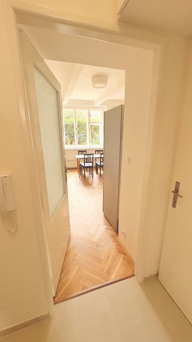 Prenájom bytu 2-izbový 40 m², Na Vrstvách, Praha, Praha Prenájom bytu 2-izbový 40 m², Na Vrstvách, Praha, Praha