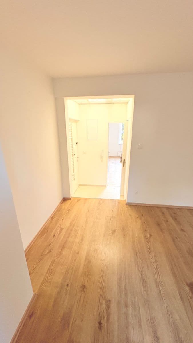 Prenájom bytu 2-izbový 40 m², Na Vrstvách, Praha, Praha Prenájom bytu 2-izbový 40 m², Na Vrstvách, Praha, Praha
