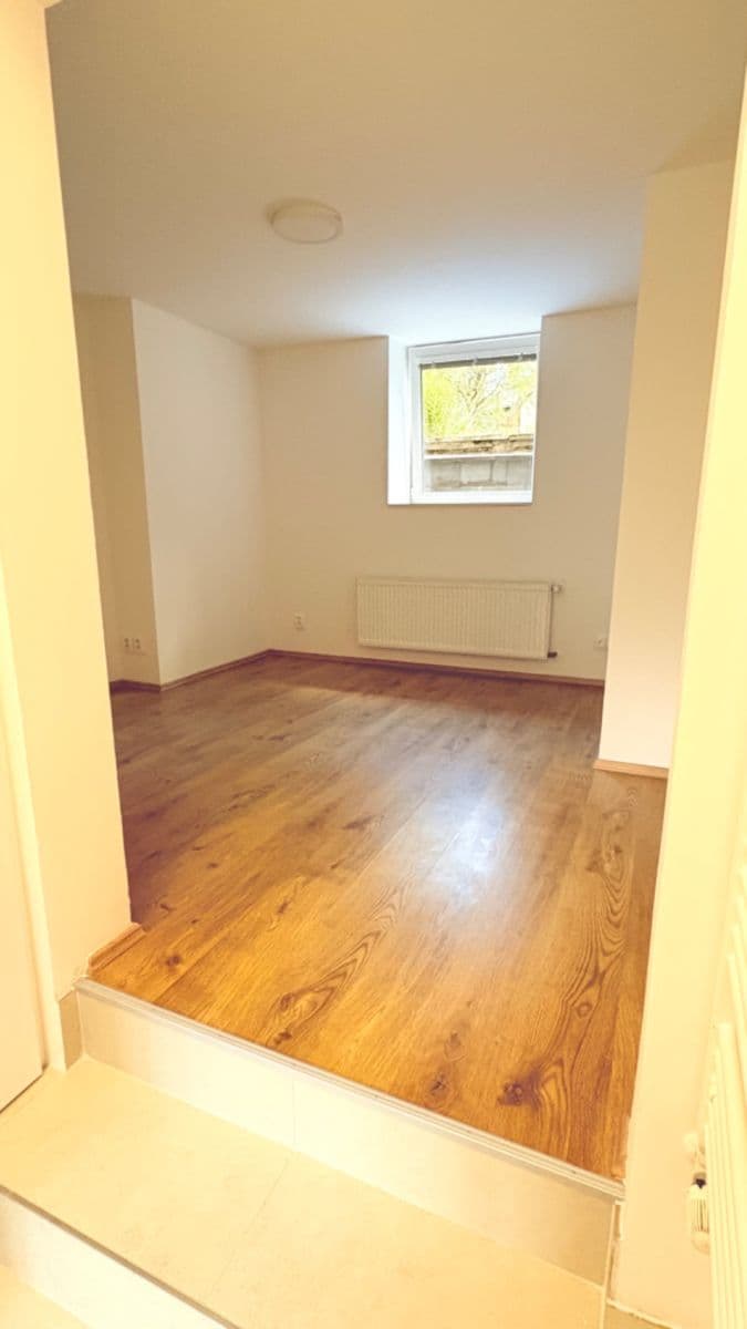 Prenájom bytu 2-izbový 40 m², Na Vrstvách, Praha, Praha Prenájom bytu 2-izbový 40 m², Na Vrstvách, Praha, Praha