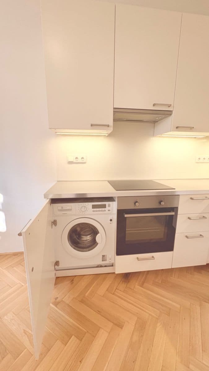 Prenájom bytu 2-izbový 40 m², Na Vrstvách, Praha, Praha Prenájom bytu 2-izbový 40 m², Na Vrstvách, Praha, Praha