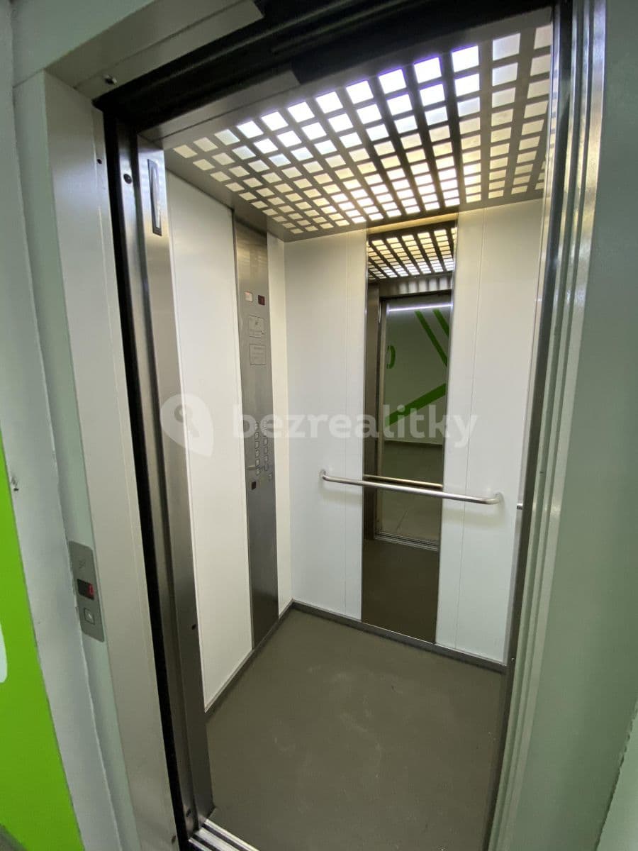 Prenájom bytu 1-izbový 32 m², Topolová, Praha, Praha Prenájom bytu 1-izbový 32 m², Topolová, Praha, Praha