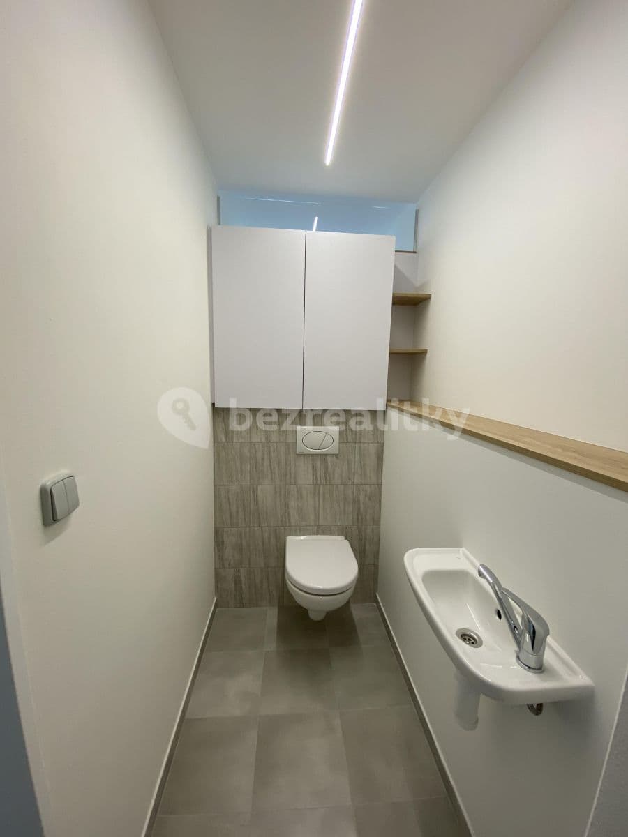 Prenájom bytu 1-izbový 32 m², Topolová, Praha, Praha Prenájom bytu 1-izbový 32 m², Topolová, Praha, Praha