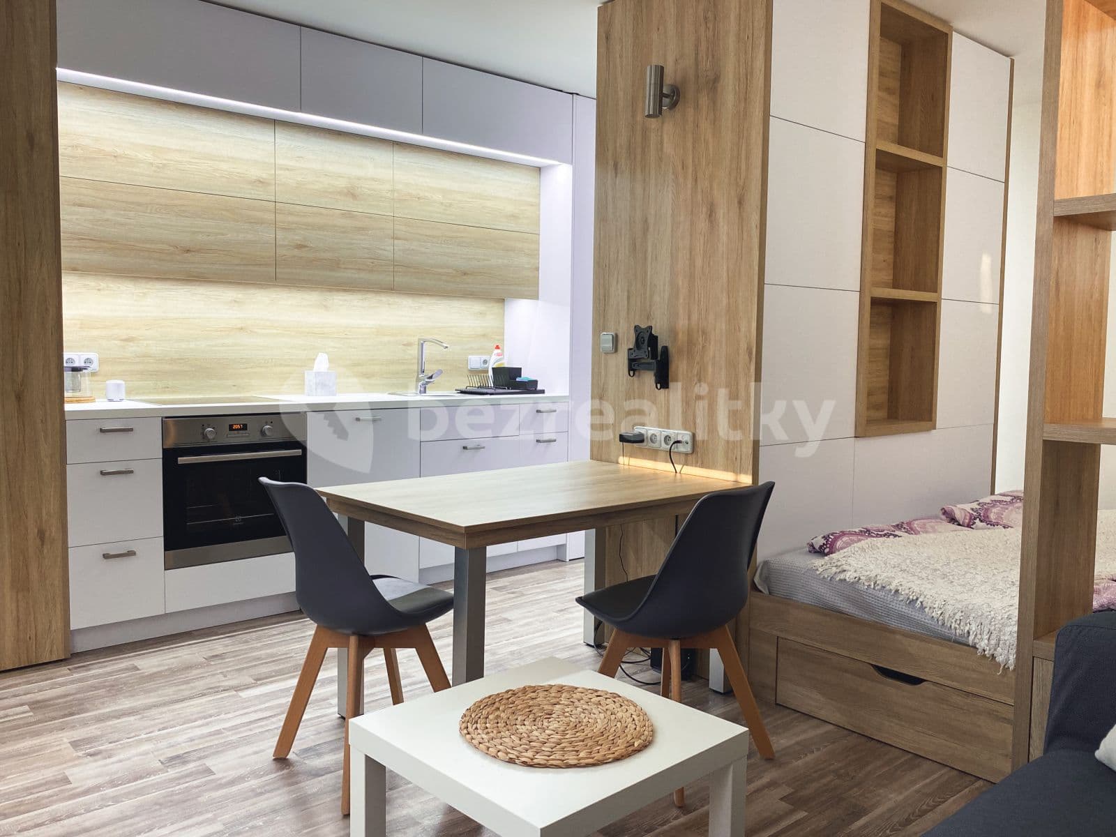 Prenájom bytu 1-izbový 32 m², Topolová, Praha, Praha Prenájom bytu 1-izbový 32 m², Topolová, Praha, Praha