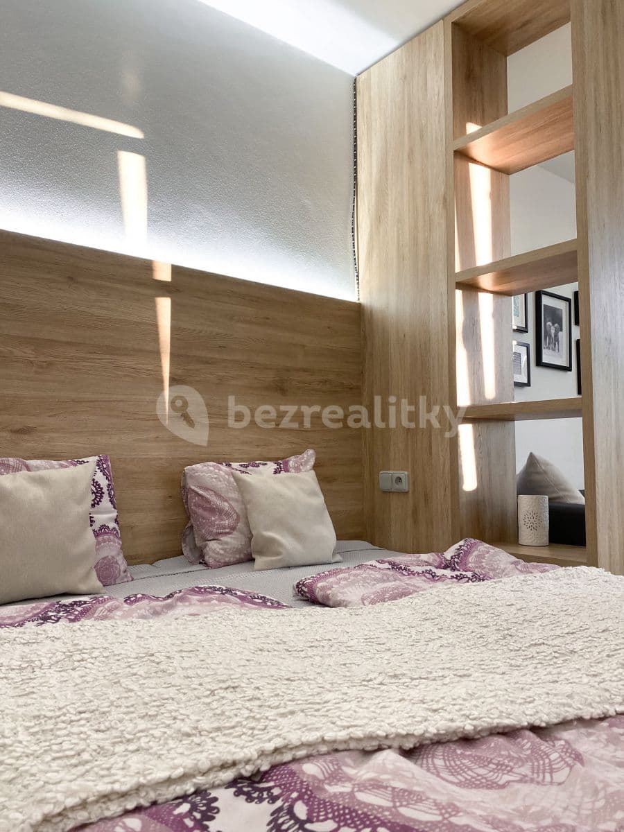 Prenájom bytu 1-izbový 32 m², Topolová, Praha, Praha Prenájom bytu 1-izbový 32 m², Topolová, Praha, Praha