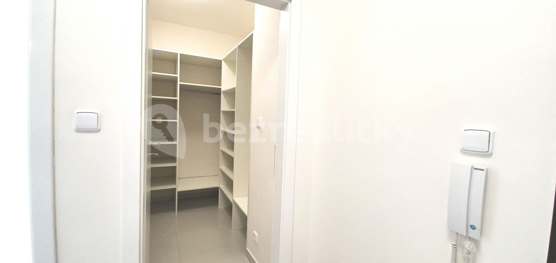 Prenájom bytu 2-izbový 56 m², Honzíkova, Praha, Praha Prenájom bytu 2-izbový 56 m², Honzíkova, Praha, Praha