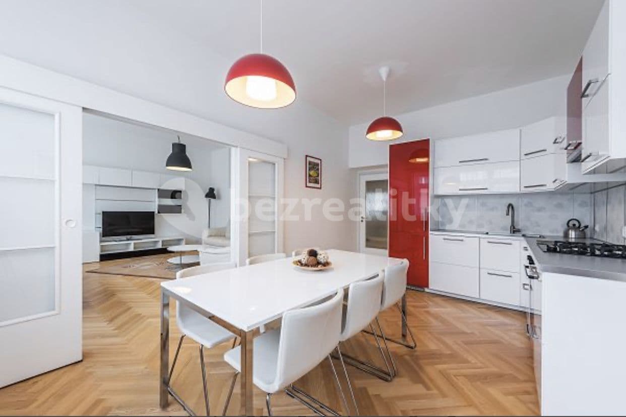 Prenájom bytu 3-izbový 95 m², Záhřebská, Praha, Praha Prenájom bytu 3-izbový 95 m², Záhřebská, Praha, Praha
