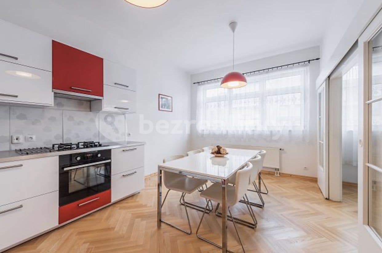 Prenájom bytu 3-izbový 95 m², Záhřebská, Praha, Praha Prenájom bytu 3-izbový 95 m², Záhřebská, Praha, Praha
