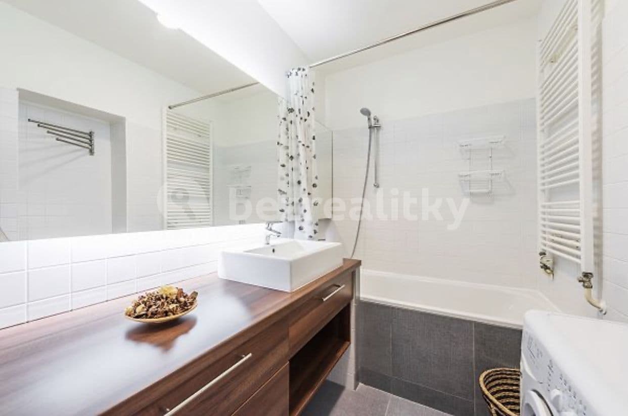 Prenájom bytu 3-izbový 95 m², Záhřebská, Praha, Praha Prenájom bytu 3-izbový 95 m², Záhřebská, Praha, Praha