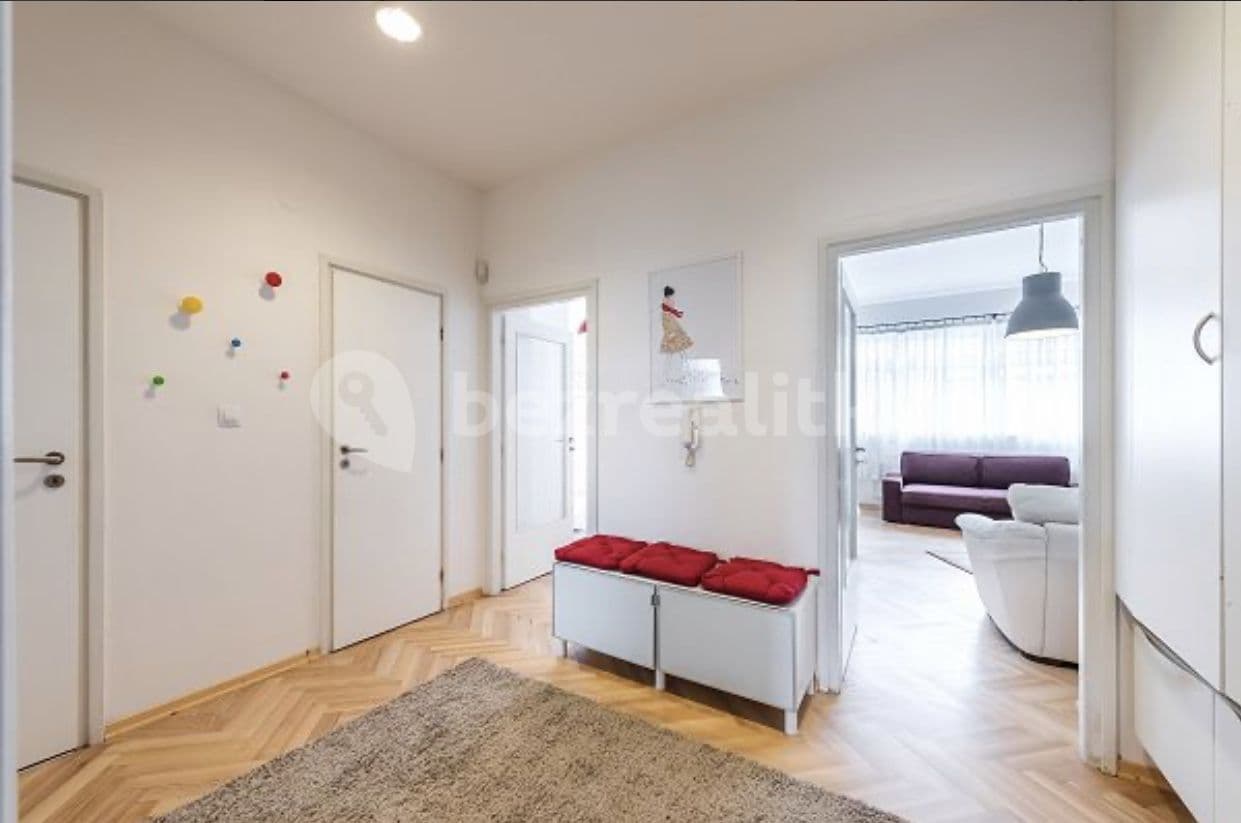 Prenájom bytu 3-izbový 95 m², Záhřebská, Praha, Praha Prenájom bytu 3-izbový 95 m², Záhřebská, Praha, Praha