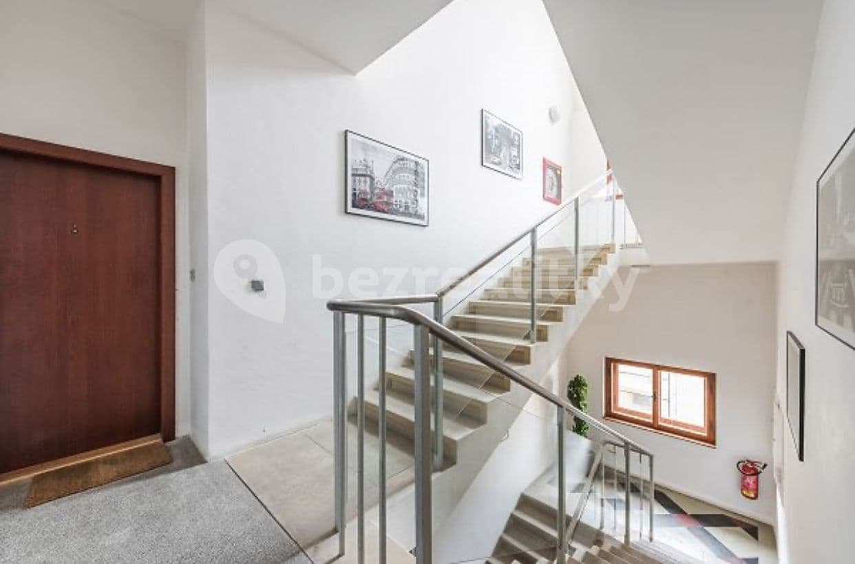 Prenájom bytu 3-izbový 95 m², Záhřebská, Praha, Praha Prenájom bytu 3-izbový 95 m², Záhřebská, Praha, Praha