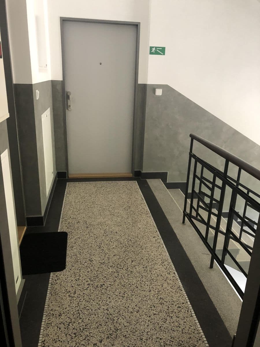 Prenájom bytu 1-izbový 28 m², Omská, Praha, Praha Prenájom bytu 1-izbový 28 m², Omská, Praha, Praha