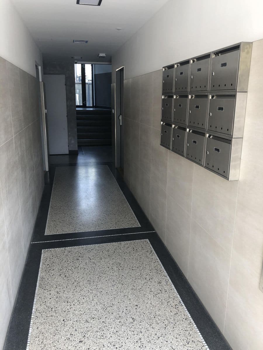 Prenájom bytu 1-izbový 28 m², Omská, Praha, Praha Prenájom bytu 1-izbový 28 m², Omská, Praha, Praha