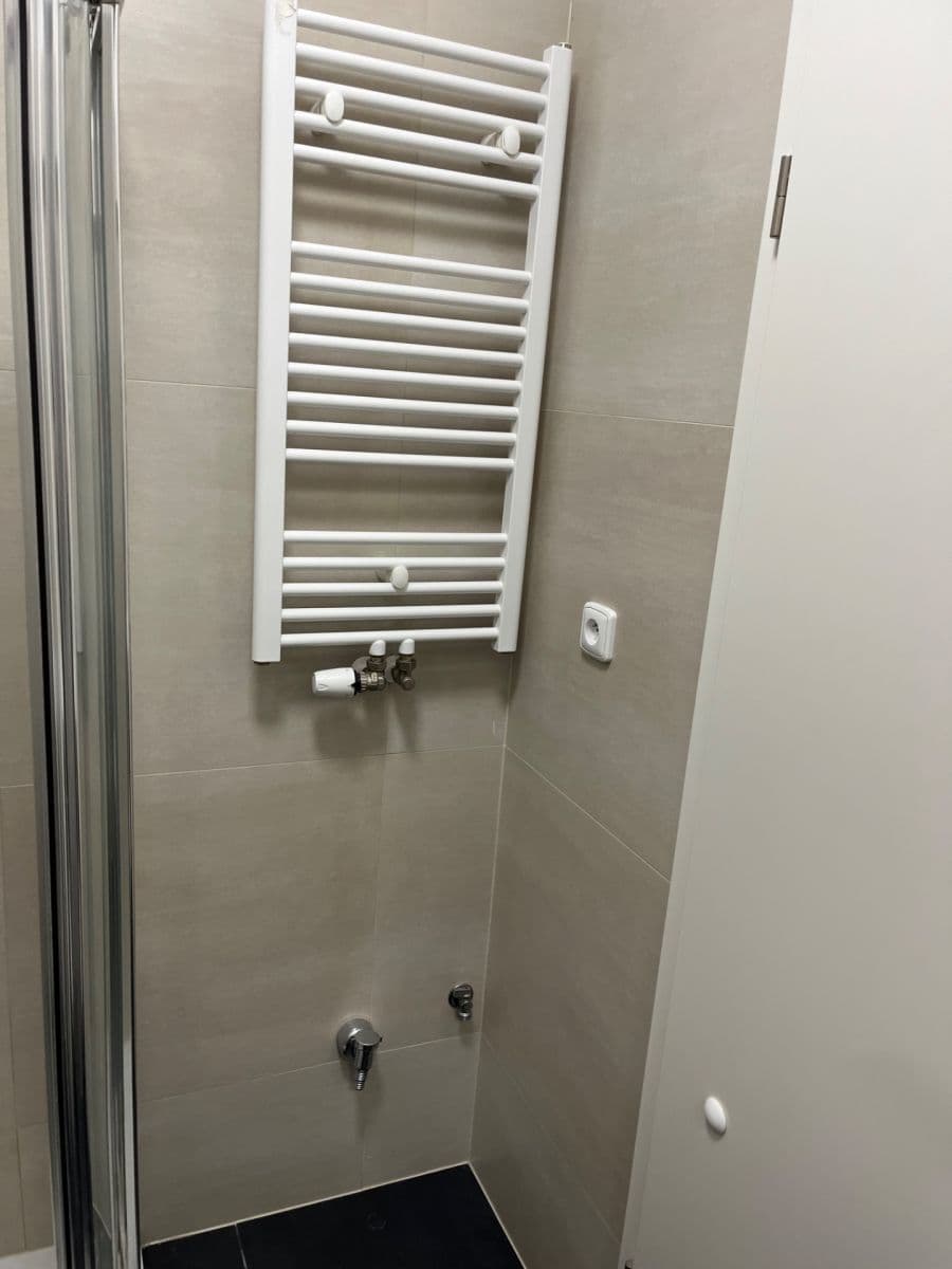Prenájom bytu 1-izbový 28 m², Omská, Praha, Praha Prenájom bytu 1-izbový 28 m², Omská, Praha, Praha
