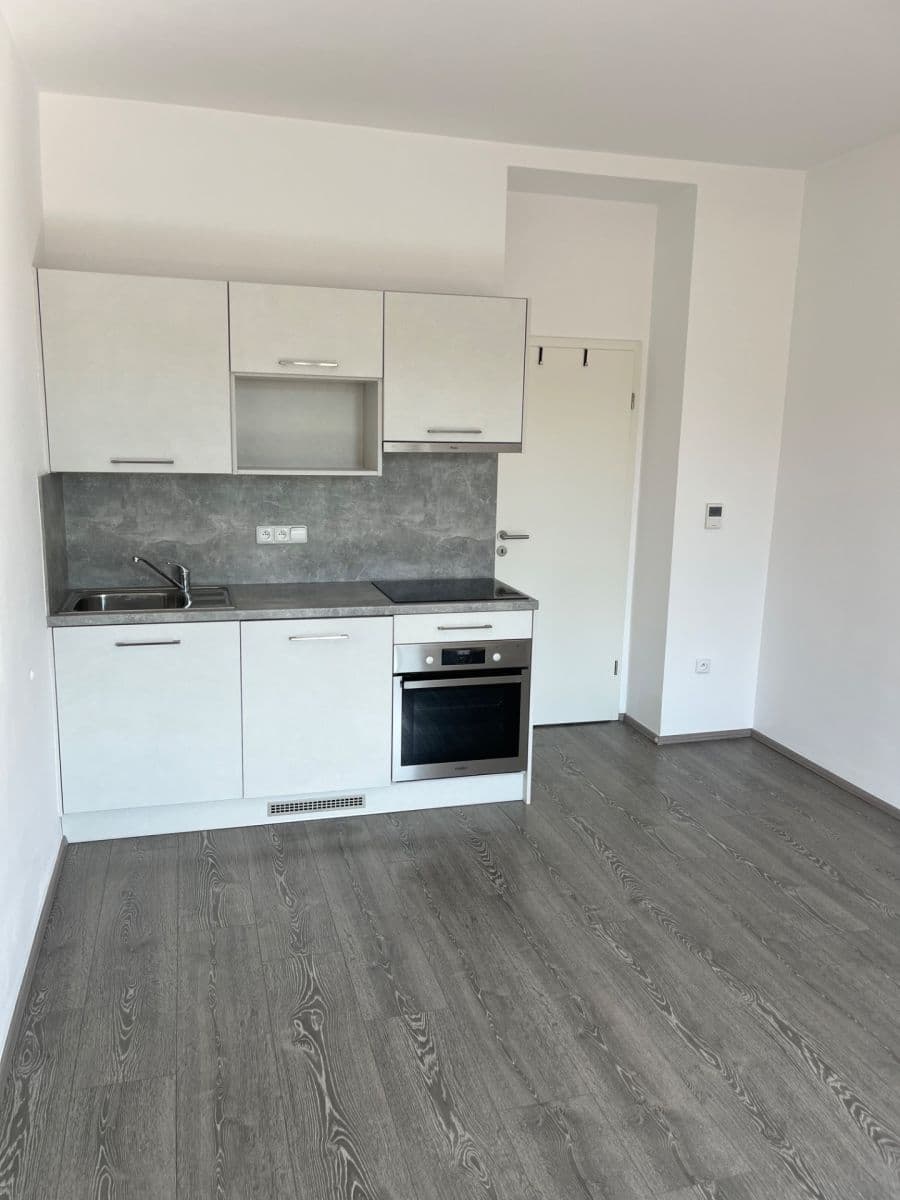 Prenájom bytu 1-izbový 28 m², Omská, Praha, Praha Prenájom bytu 1-izbový 28 m², Omská, Praha, Praha