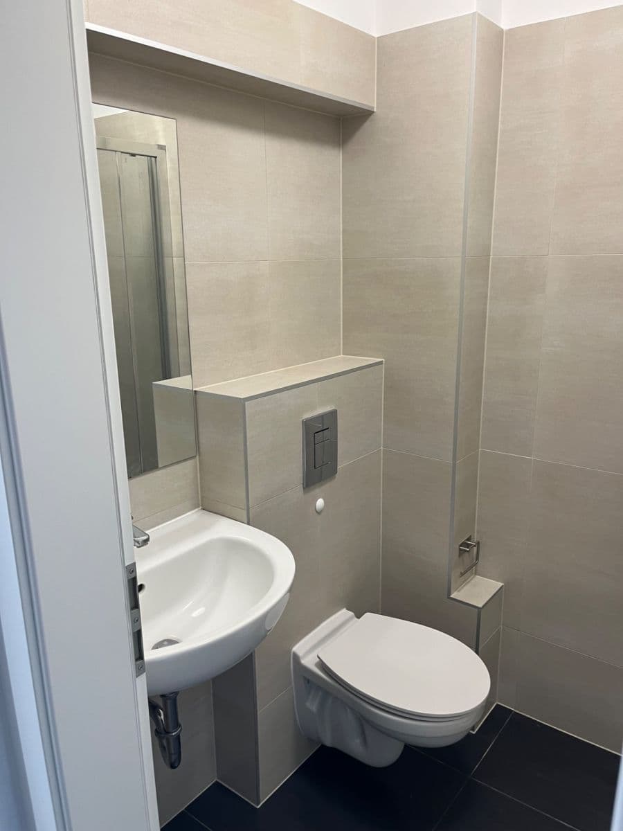 Prenájom bytu 1-izbový 28 m², Omská, Praha, Praha Prenájom bytu 1-izbový 28 m², Omská, Praha, Praha