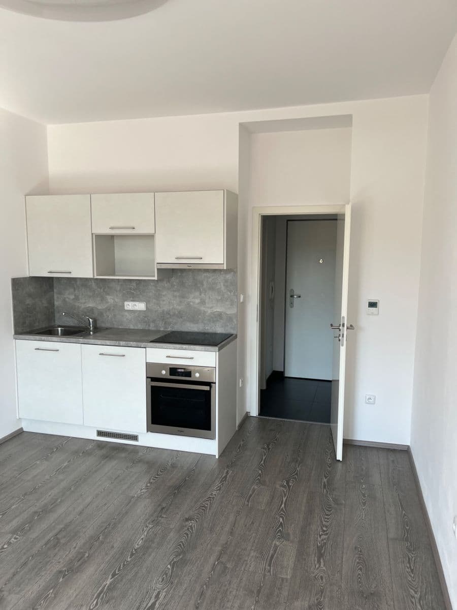 Prenájom bytu 1-izbový 28 m², Omská, Praha, Praha Prenájom bytu 1-izbový 28 m², Omská, Praha, Praha