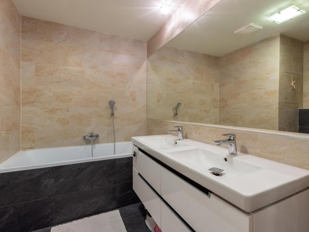 Prenájom bytu 4-izbový 91 m², Kališnická, Praha, Praha Prenájom bytu 4-izbový 91 m², Kališnická, Praha, Praha