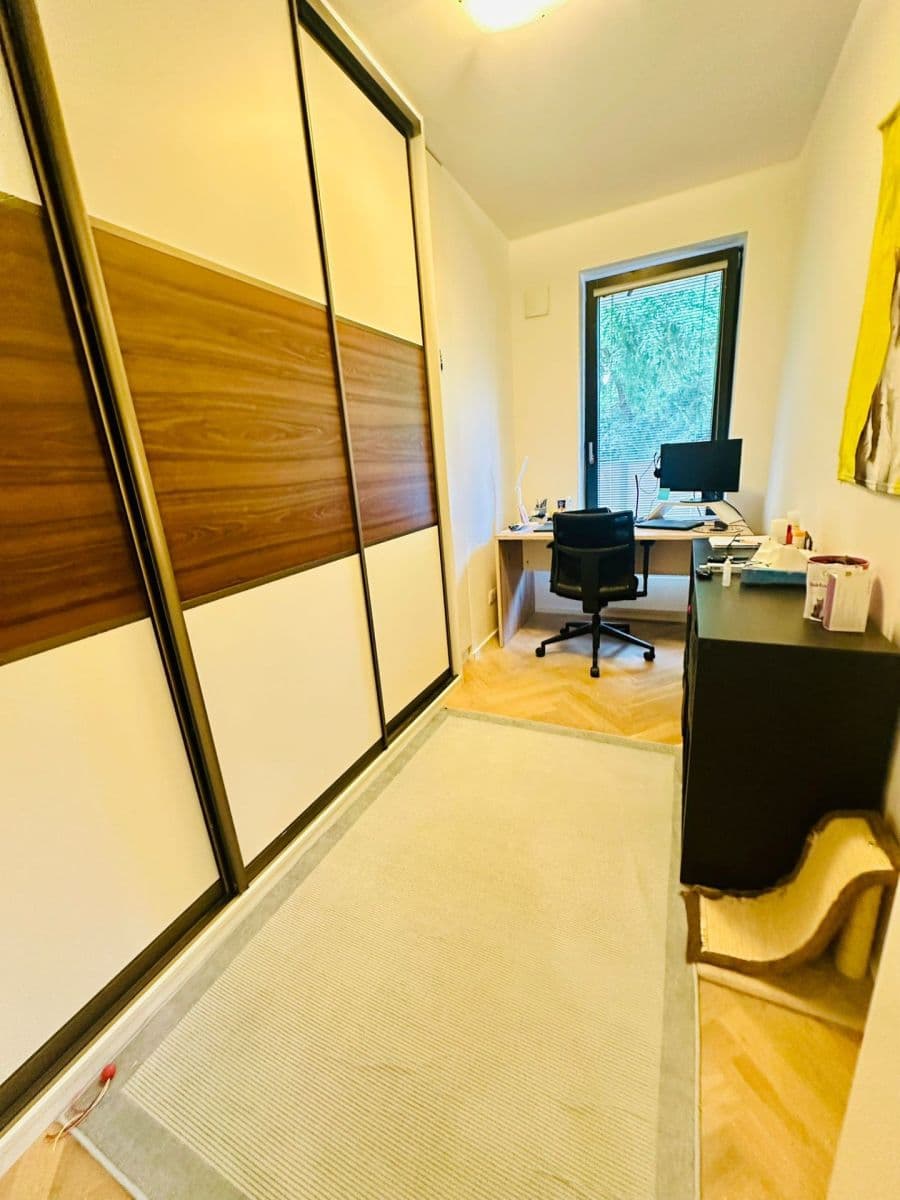 Prenájom bytu 4-izbový 91 m², Kališnická, Praha, Praha Prenájom bytu 4-izbový 91 m², Kališnická, Praha, Praha