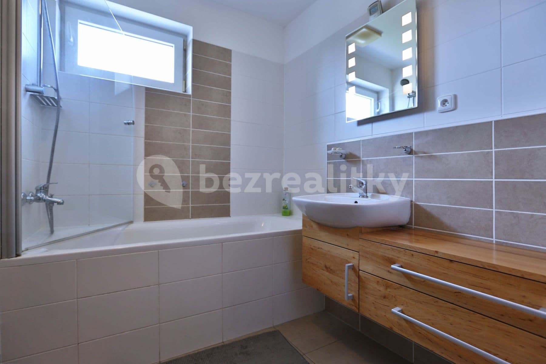 Prenájom bytu 3-izbový 90 m², Elišky Přemyslovny, Praha, Praha Prenájom bytu 3-izbový 90 m², Elišky Přemyslovny, Praha, Praha