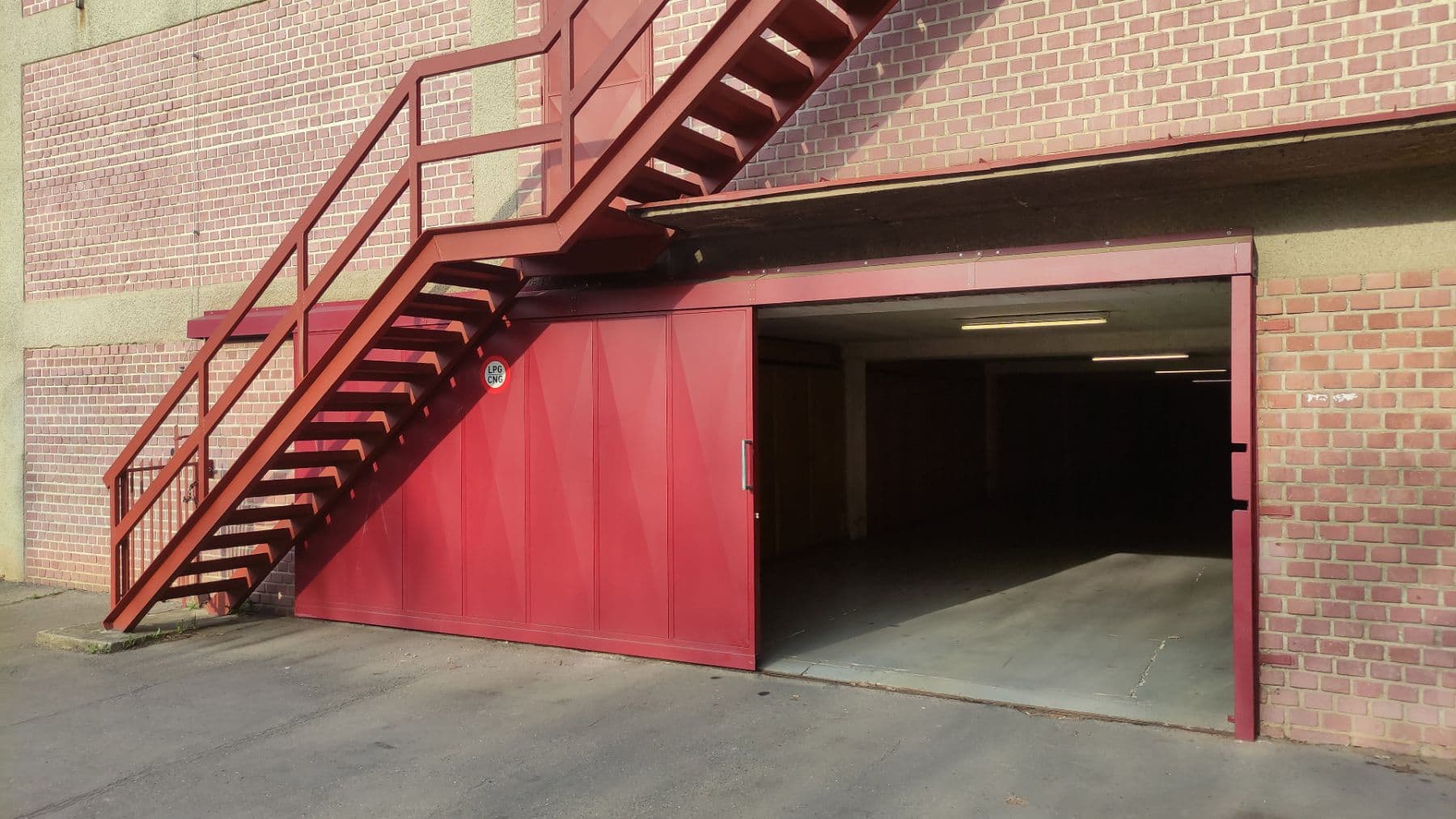 Prenájom garáže 19 m², Navigátorů, Praha, Praha Prenájom garáže 19 m², Navigátorů, Praha, Praha