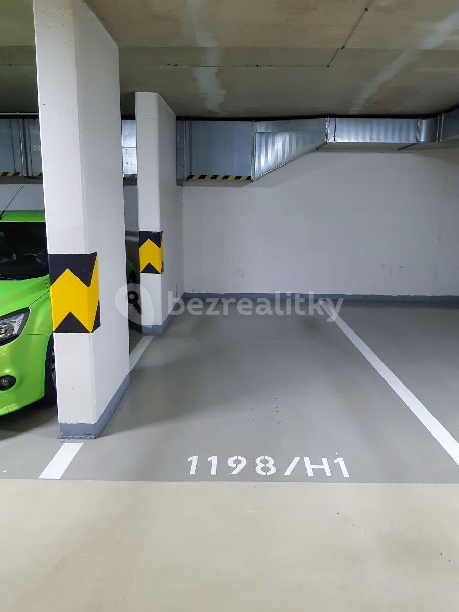 Prenájom garáže 13 m², Poděbradská, Praha, Praha Prenájom garáže 13 m², Poděbradská, Praha, Praha