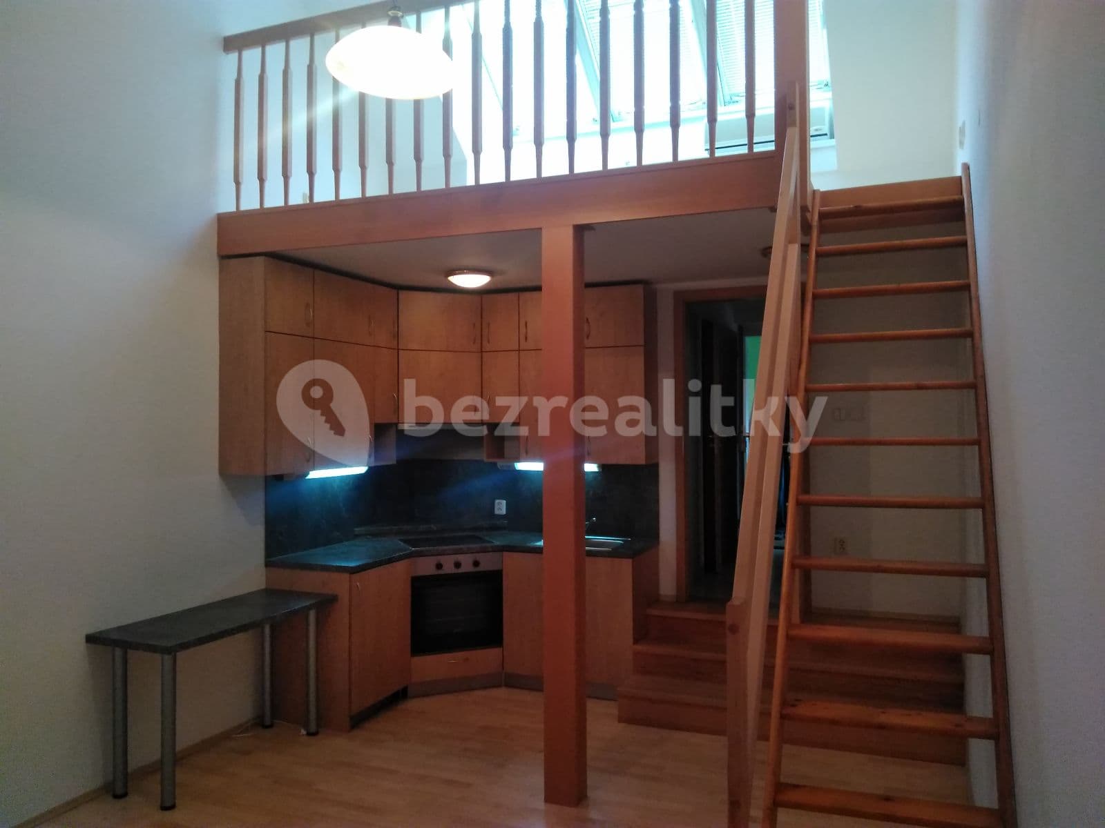 Prenájom bytu 1-izbový 34 m², Štúrova, Praha, Praha Prenájom bytu 1-izbový 34 m², Štúrova, Praha, Praha