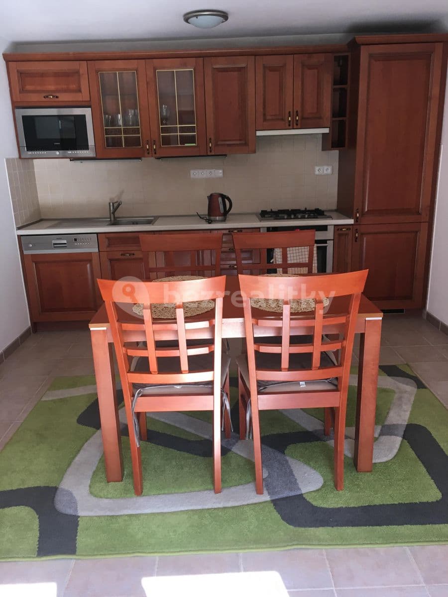Prenájom domu 131 m², pozemok 325 m², Nelahozeves, Středočeský kraj Prenájom domu 131 m², pozemok 325 m², Nelahozeves, Středočeský kraj