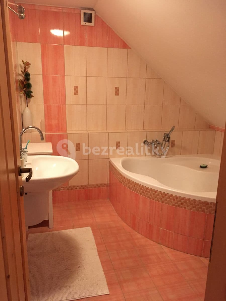 Prenájom domu 131 m², pozemok 325 m², Nelahozeves, Středočeský kraj Prenájom domu 131 m², pozemok 325 m², Nelahozeves, Středočeský kraj