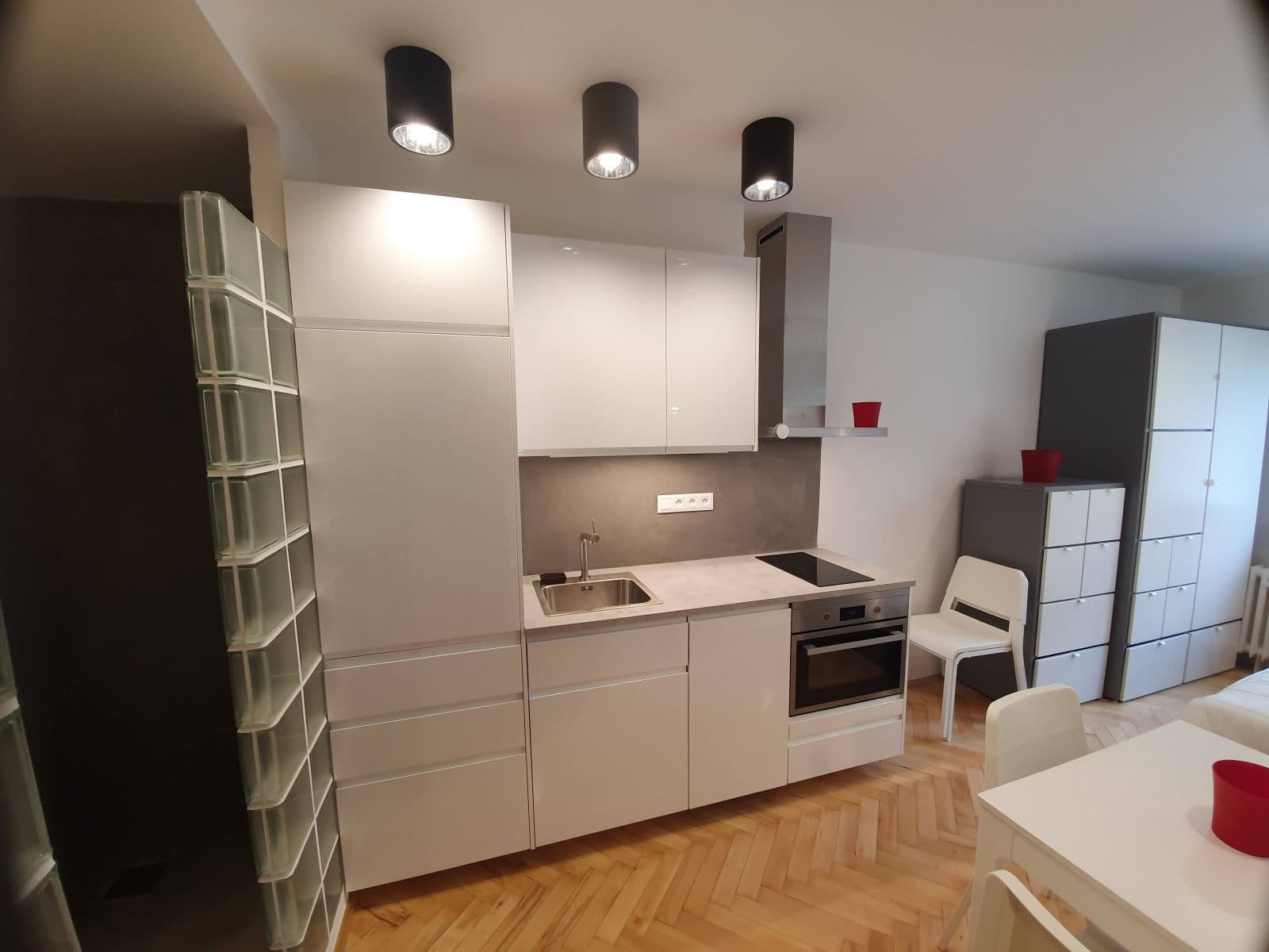 Prenájom bytu Garsoniéra 28 m², Kamerunská, Praha, Praha Prenájom bytu Garsoniéra 28 m², Kamerunská, Praha, Praha