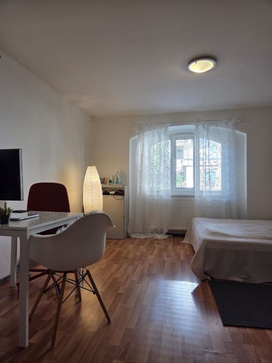 Prenájom bytu 1-izbový 25 m², Zbynická, Praha, Praha Prenájom bytu 1-izbový 25 m², Zbynická, Praha, Praha