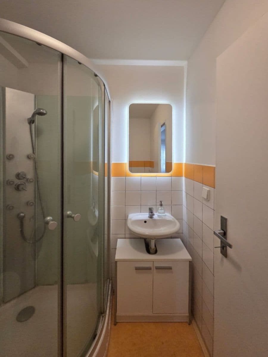Prenájom bytu 1-izbový 25 m², Zbynická, Praha, Praha Prenájom bytu 1-izbový 25 m², Zbynická, Praha, Praha