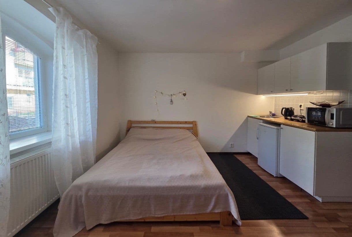 Prenájom bytu 1-izbový 25 m², Zbynická, Praha, Praha Prenájom bytu 1-izbový 25 m², Zbynická, Praha, Praha