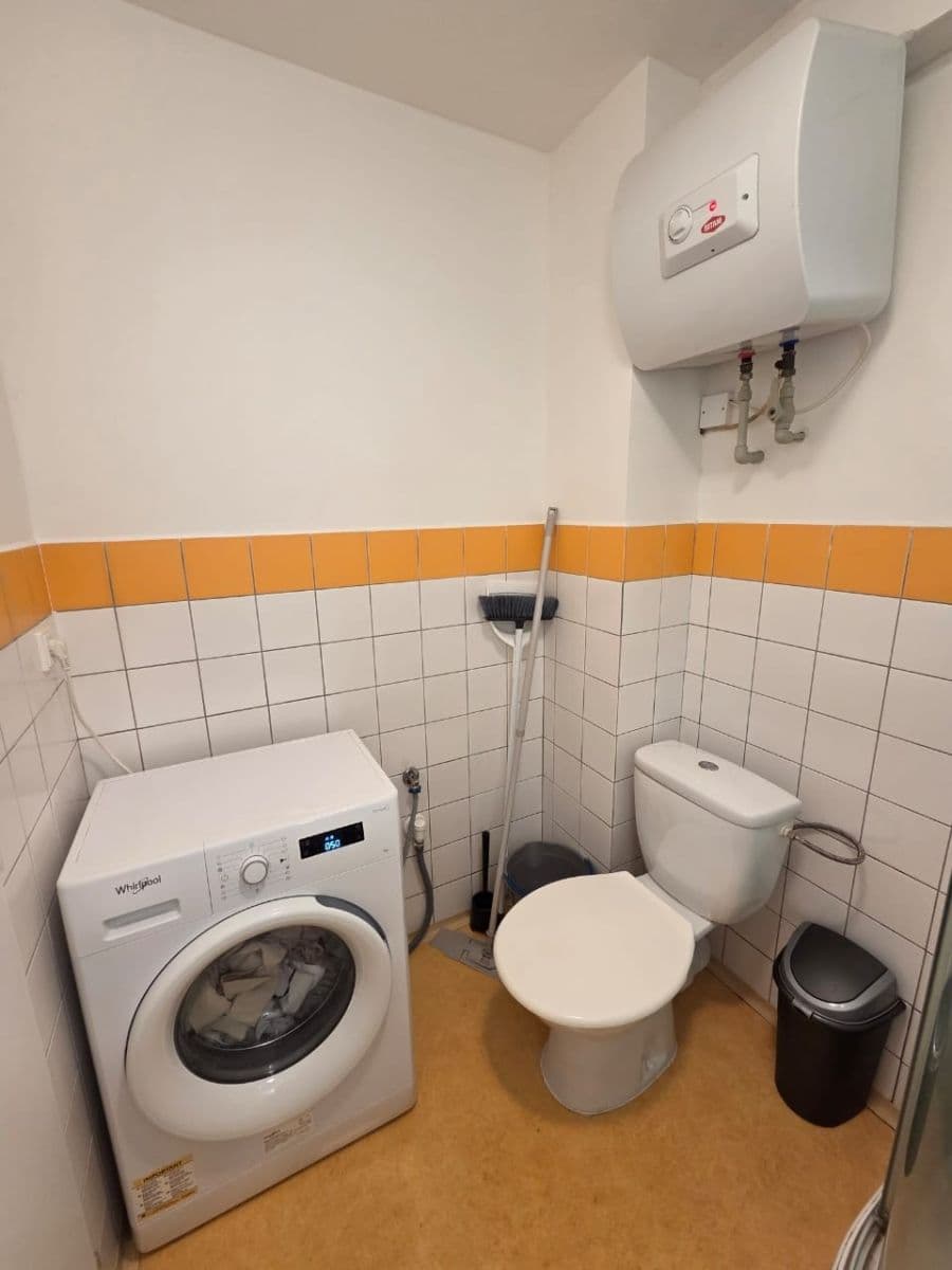 Prenájom bytu 1-izbový 25 m², Zbynická, Praha, Praha Prenájom bytu 1-izbový 25 m², Zbynická, Praha, Praha