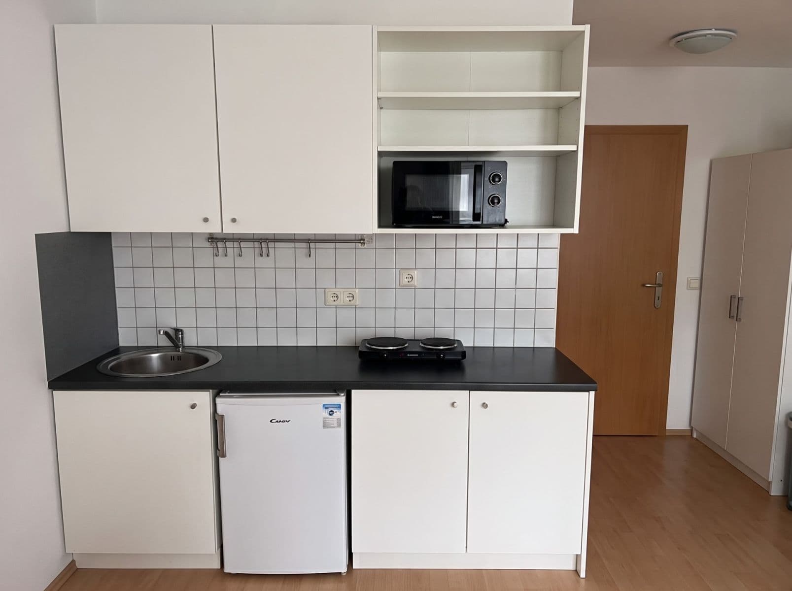 Prenájom bytu 1-izbový 25 m², Zbynická, Praha, Praha Prenájom bytu 1-izbový 25 m², Zbynická, Praha, Praha