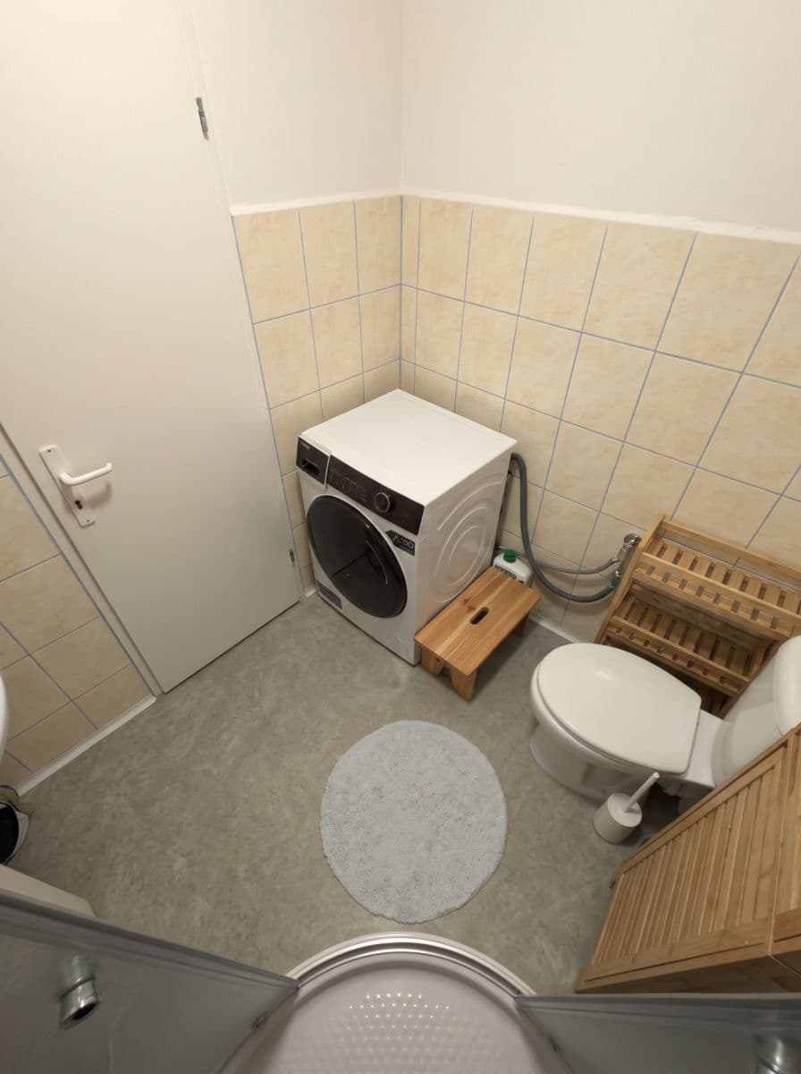 Prenájom bytu 1-izbový 25 m², Zbynická, Praha, Praha Prenájom bytu 1-izbový 25 m², Zbynická, Praha, Praha