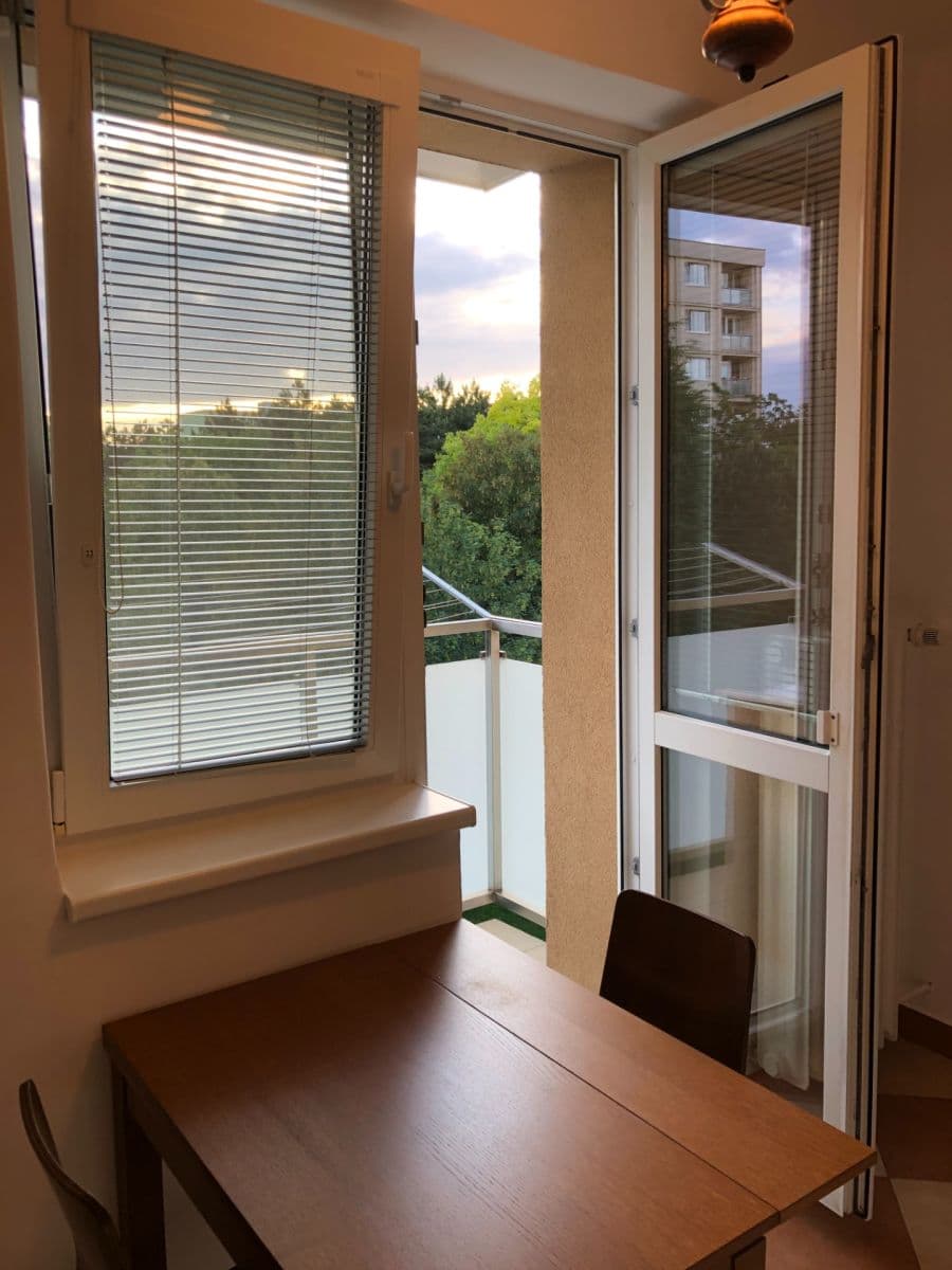 Prenájom bytu 2-izbový 55 m², Uránová, Ružinov, Bratislavský kraj Prenájom bytu 2-izbový 55 m², Uránová, Ružinov, Bratislavský kraj