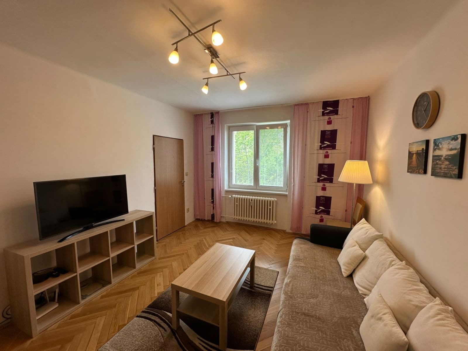 Prenájom bytu 2-izbový 55 m², Uránová, Ružinov, Bratislavský kraj Prenájom bytu 2-izbový 55 m², Uránová, Ružinov, Bratislavský kraj