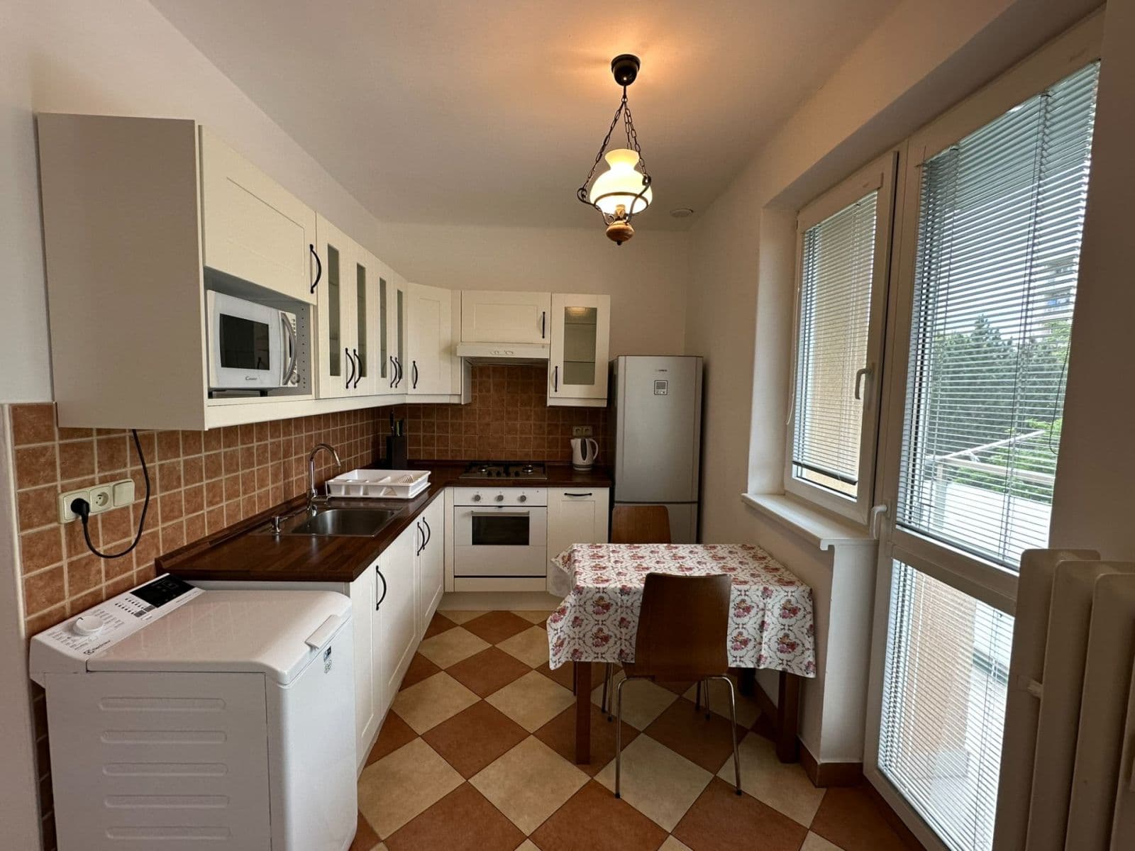 Prenájom bytu 2-izbový 55 m², Uránová, Ružinov, Bratislavský kraj Prenájom bytu 2-izbový 55 m², Uránová, Ružinov, Bratislavský kraj