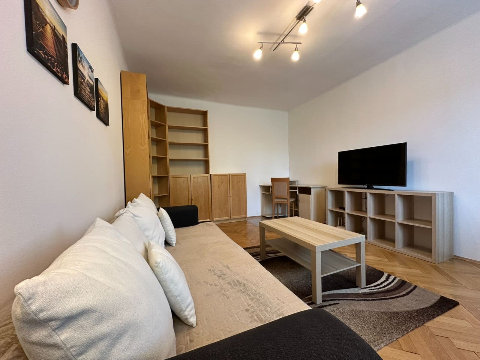 Prenájom bytu 2-izbový 55 m², Uránová, Ružinov, Bratislavský kraj Prenájom bytu 2-izbový 55 m², Uránová, Ružinov, Bratislavský kraj