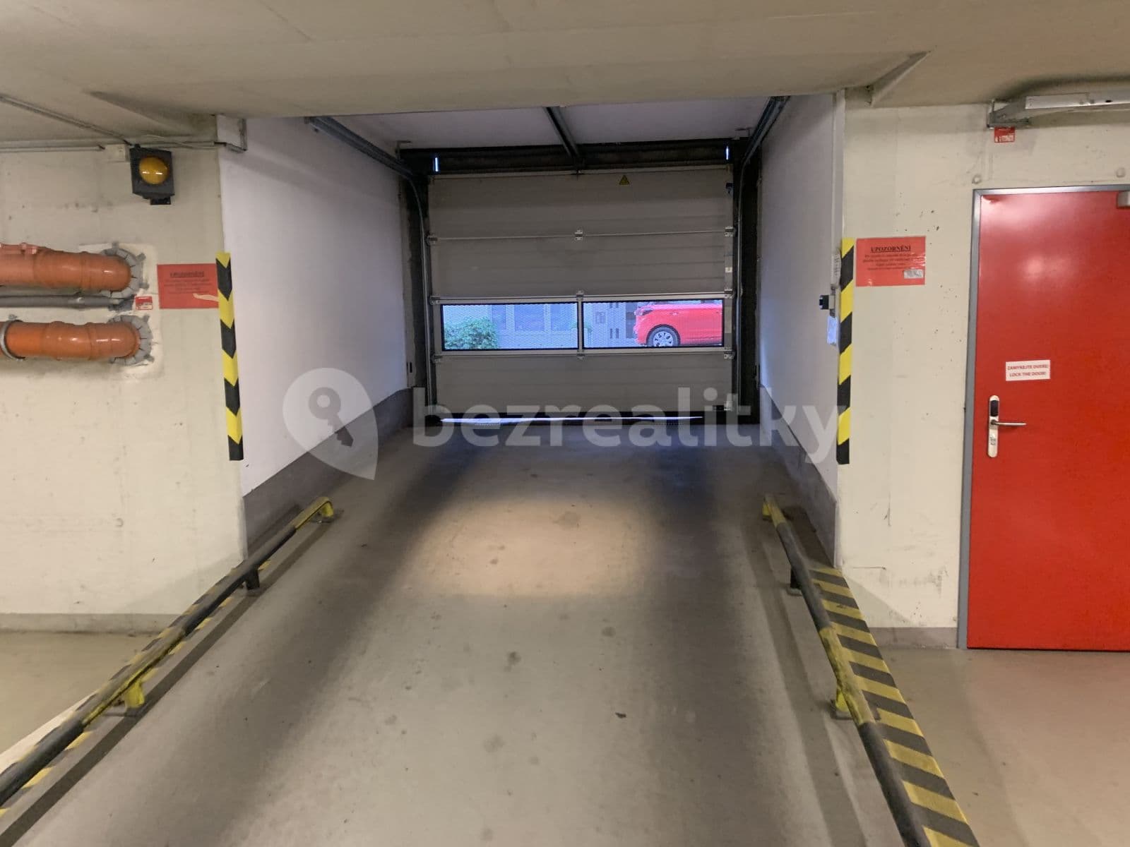 Prenájom garáže 13 m², Jeseniova, Praha, Praha Prenájom garáže 13 m², Jeseniova, Praha, Praha