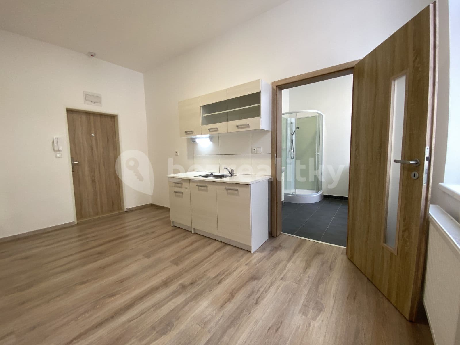 Prenájom bytu 1-izbový 18 m², Riegrovo Náměstí, Poděbrady, Středočeský kraj Prenájom bytu 1-izbový 18 m², Riegrovo Náměstí, Poděbrady, Středočeský kraj