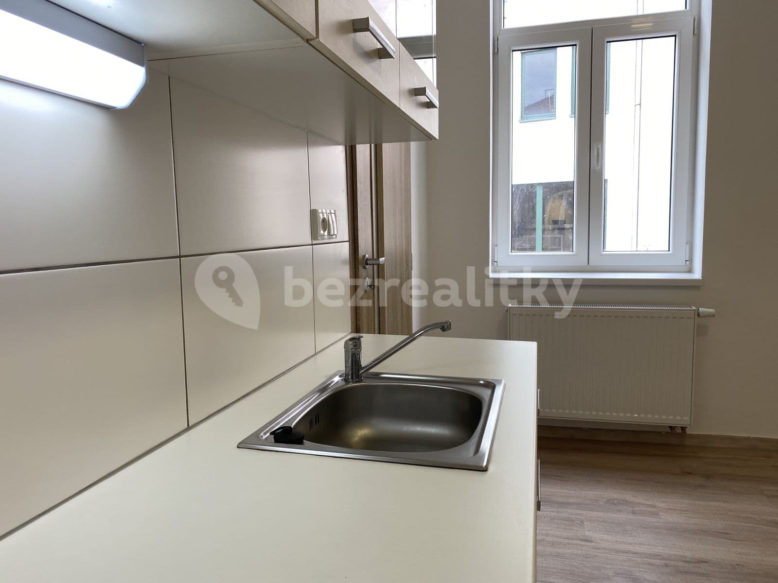 Prenájom bytu 1-izbový 18 m², Riegrovo Náměstí, Poděbrady, Středočeský kraj Prenájom bytu 1-izbový 18 m², Riegrovo Náměstí, Poděbrady, Středočeský kraj